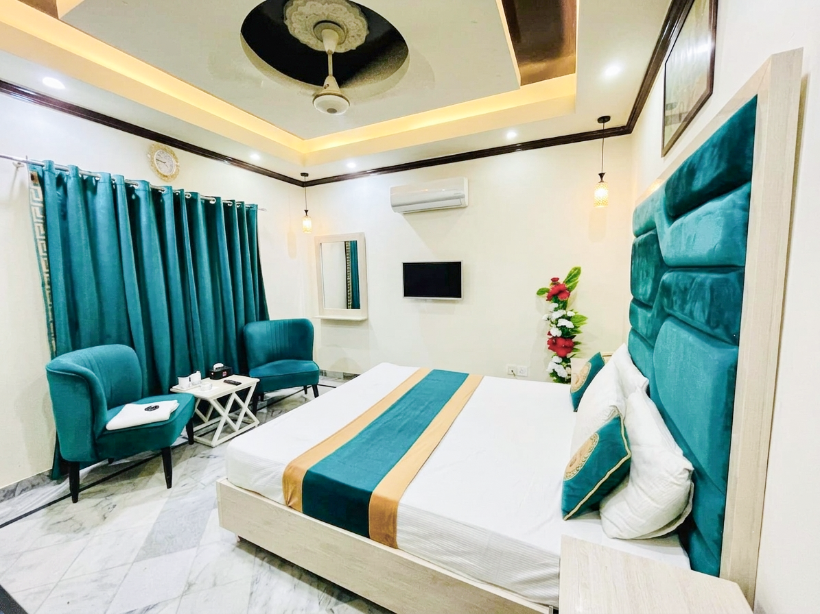 Deluxe Room at Hotel Johar View